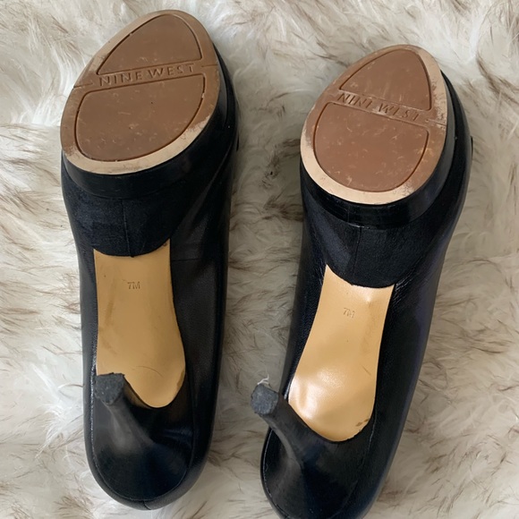 Nine West black leather pumps size 7. Loafer front. Worn once. - Picture 4 of 4